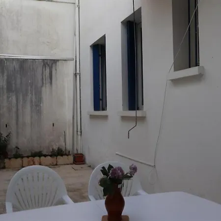 Centre-ville - Bel De 78 M² Avec Cour Privative Apartment *