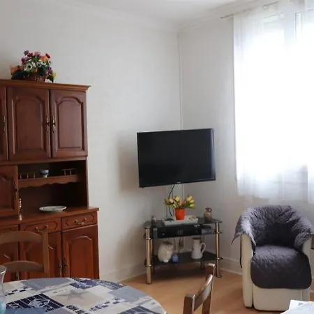 Centre-ville - Bel De 78 M² Avec Cour Privative * Royan