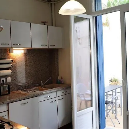 Centre-ville - Bel De 78 M² Avec Cour Privative Royan