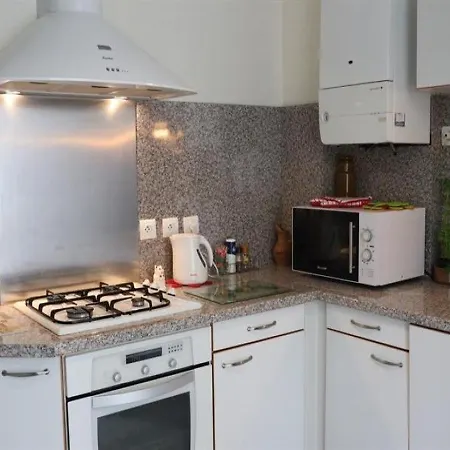Centre-ville - Bel De 78 M² Avec Cour Privative